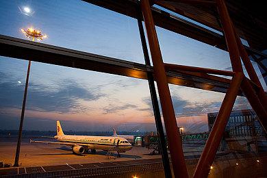 《怪物猎人崛起：曙光》裸眼3D广告 “爵银龙”霸气来袭